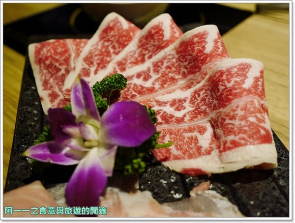 團緣精緻鍋物:捷運文德站 團緣精緻鍋物 現撈海鮮,頂級牛肉~超值雙人龍蝦海鮮火鍋套餐