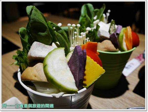 團緣精緻鍋物:捷運文德站 團緣精緻鍋物 現撈海鮮,頂級牛肉~超值雙人龍蝦海鮮火鍋套餐