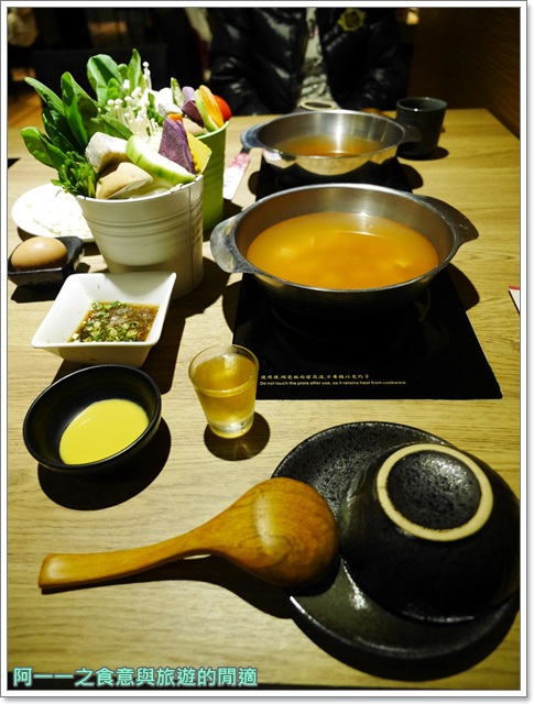 團緣精緻鍋物:捷運文德站 團緣精緻鍋物 現撈海鮮,頂級牛肉~超值雙人龍蝦海鮮火鍋套餐