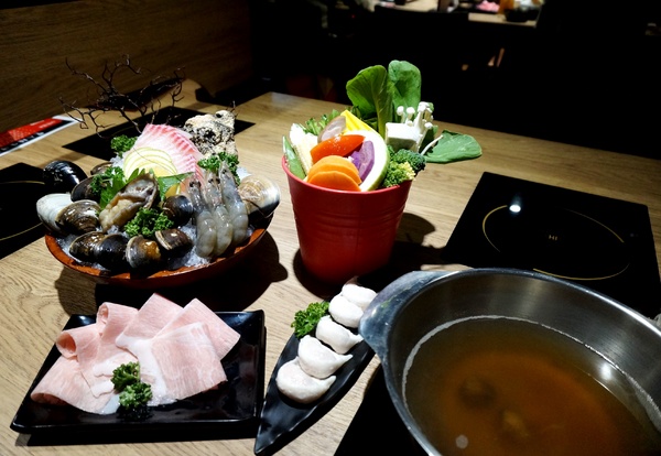 團緣精緻鍋物：[內湖] 團緣精緻鍋物：不可錯過的活海鮮