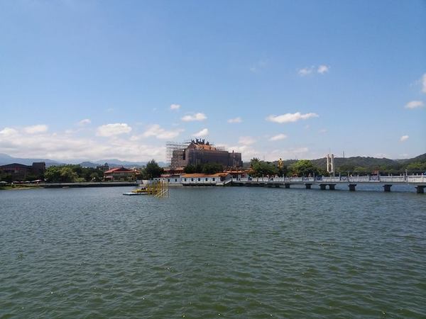 龍潭大池-神龍溜滑梯:【桃園景點】龍潭大池龍形水上溜滑梯&夏天涼快戲水去GOGO~