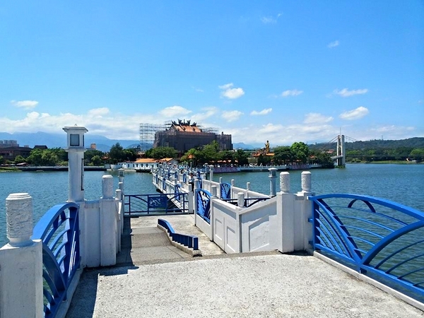 龍潭大池-神龍溜滑梯:【桃園景點】龍潭大池龍形水上溜滑梯&夏天涼快戲水去GOGO~