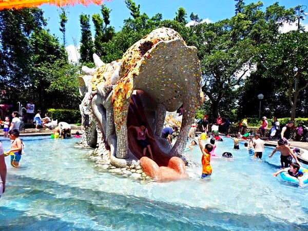 龍潭大池-神龍溜滑梯:【桃園景點】龍潭大池龍形水上溜滑梯&夏天涼快戲水去GOGO~