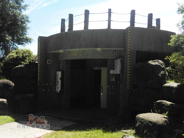 龍潭大池23-一旁的更衣廁所