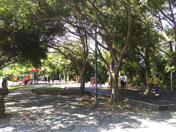 龍潭大池03-休憩綠廊區與兒童遊戲區