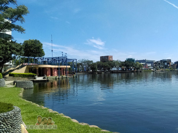 龍潭大池01-雨賢館