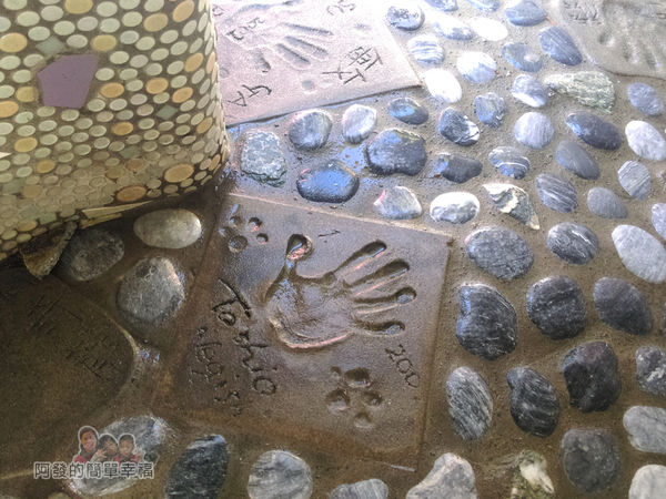 龍潭大池15-神龍戲水溜滑梯-龍頭下別有洞天III