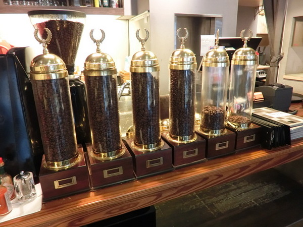 SPARTA CAFE:《台北》斯巴達義式廚房 Sparta Cafe│香醇濃郁的好滋味ღ Pasta×松露嫩雞燉飯×冰淇淋鬆餅@五分埔美食