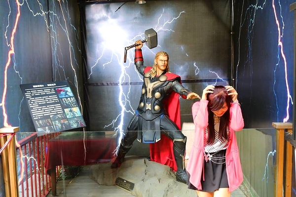 異想空間公仔主題餐廳：【台中美食】台中市異想空間Café.Burger.Toy公仔主題餐廳~各種主題餐點都蠻有特色的，電影迷還有公仔迷們，去巨星包場的用餐環境吃飯，視覺系的享受