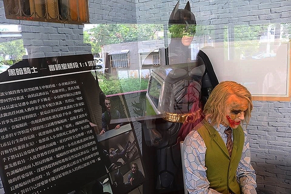 異想空間公仔主題餐廳：【台中美食】台中市異想空間Café.Burger.Toy公仔主題餐廳~各種主題餐點都蠻有特色的，電影迷還有公仔迷們，去巨星包場的用餐環境吃飯，視覺系的享受