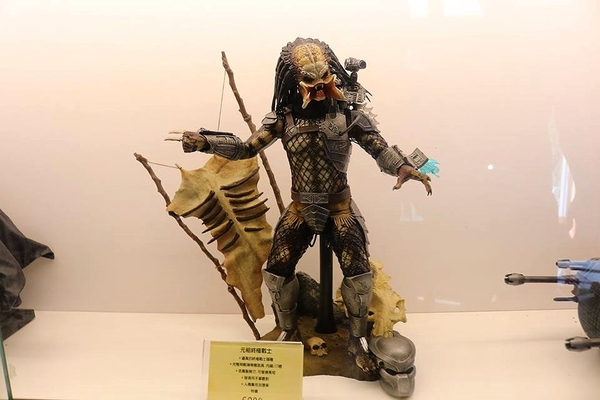 異想空間公仔主題餐廳：【台中美食】台中市異想空間Café.Burger.Toy公仔主題餐廳~各種主題餐點都蠻有特色的，電影迷還有公仔迷們，去巨星包場的用餐環境吃飯，視覺系的享受