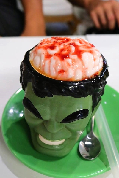 異想空間公仔主題餐廳：【台中美食】台中市異想空間Café.Burger.Toy公仔主題餐廳~各種主題餐點都蠻有特色的，電影迷還有公仔迷們，去巨星包場的用餐環境吃飯，視覺系的享受