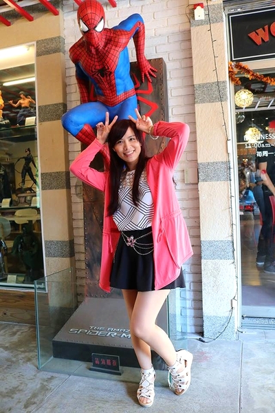 異想空間公仔主題餐廳：【台中美食】台中市異想空間Café.Burger.Toy公仔主題餐廳~各種主題餐點都蠻有特色的，電影迷還有公仔迷們，去巨星包場的用餐環境吃飯，視覺系的享受