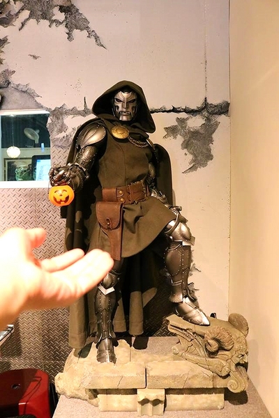 異想空間公仔主題餐廳：【台中美食】台中市異想空間Café.Burger.Toy公仔主題餐廳~各種主題餐點都蠻有特色的，電影迷還有公仔迷們，去巨星包場的用餐環境吃飯，視覺系的享受