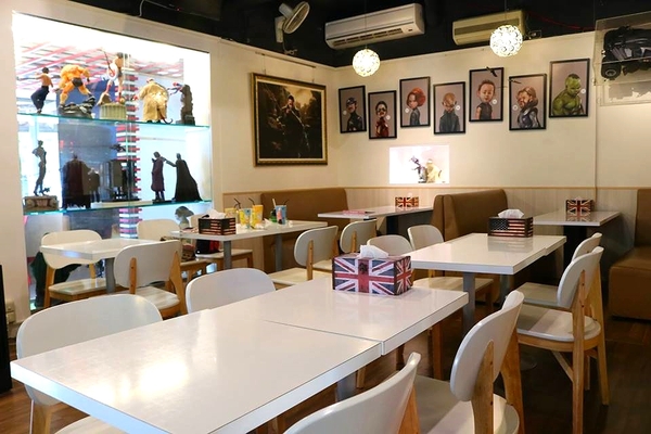 異想空間公仔主題餐廳：【台中美食】台中市異想空間Café.Burger.Toy公仔主題餐廳~各種主題餐點都蠻有特色的，電影迷還有公仔迷們，去巨星包場的用餐環境吃飯，視覺系的享受