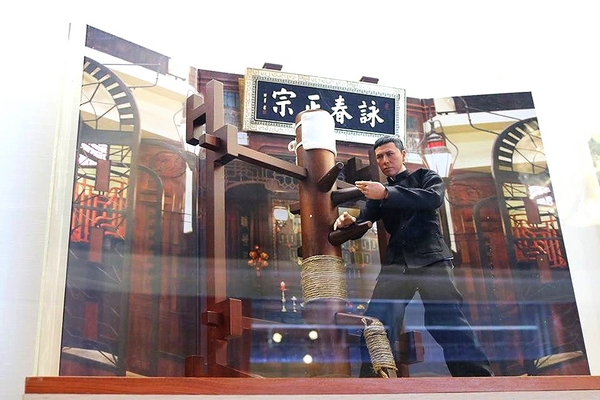 異想空間公仔主題餐廳：【台中美食】台中市異想空間Café.Burger.Toy公仔主題餐廳~各種主題餐點都蠻有特色的，電影迷還有公仔迷們，去巨星包場的用餐環境吃飯，視覺系的享受