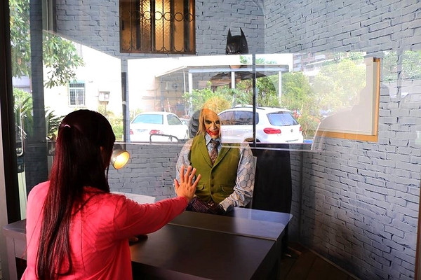 異想空間公仔主題餐廳：【台中美食】台中市異想空間Café.Burger.Toy公仔主題餐廳~各種主題餐點都蠻有特色的，電影迷還有公仔迷們，去巨星包場的用餐環境吃飯，視覺系的享受