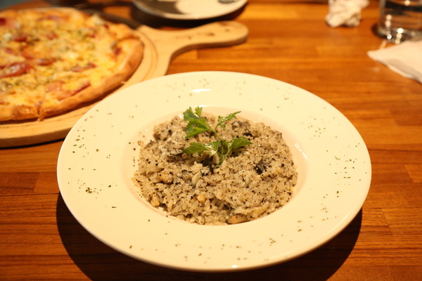 小銅鍋義式餐廳(德安誠品店)：[台南]浪漫約會 披薩燉飯義大利麵 經典舒芙蕾 小銅鍋義式餐廳(德安誠品店)