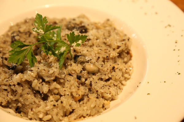 小銅鍋義式餐廳(德安誠品店)：[台南]浪漫約會 披薩燉飯義大利麵 經典舒芙蕾 小銅鍋義式餐廳(德安誠品店)