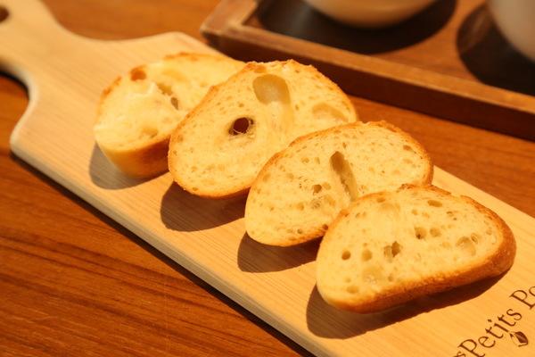 小銅鍋義式餐廳(德安誠品店)：[台南]浪漫約會 披薩燉飯義大利麵 經典舒芙蕾 小銅鍋義式餐廳(德安誠品店)