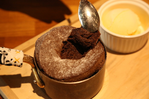 小銅鍋義式餐廳(德安誠品店)：[台南]浪漫約會 披薩燉飯義大利麵 經典舒芙蕾 小銅鍋義式餐廳(德安誠品店)