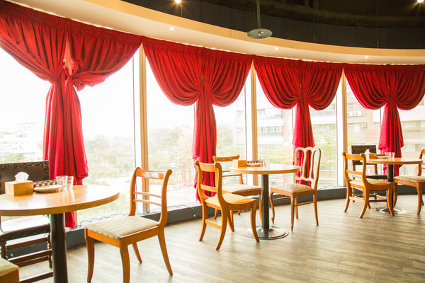 小銅鍋義式餐廳(德安誠品店)：[台南]浪漫約會 披薩燉飯義大利麵 經典舒芙蕾 小銅鍋義式餐廳(德安誠品店)