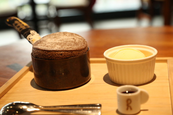 小銅鍋義式餐廳(德安誠品店)：[台南]浪漫約會 披薩燉飯義大利麵 經典舒芙蕾 小銅鍋義式餐廳(德安誠品店)