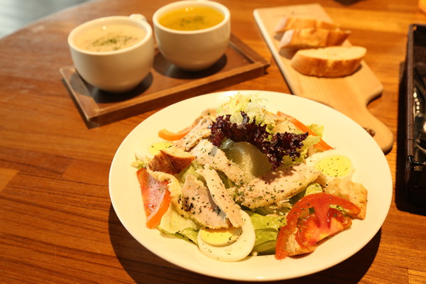 小銅鍋義式餐廳(德安誠品店)：[台南]浪漫約會 披薩燉飯義大利麵 經典舒芙蕾 小銅鍋義式餐廳(德安誠品店)