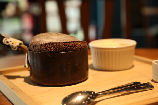 小銅鍋義式餐廳(德安誠品店)：[台南]浪漫約會 披薩燉飯義大利麵 經典舒芙蕾 小銅鍋義式餐廳(德安誠品店)