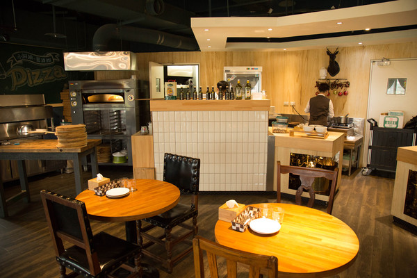 小銅鍋義式餐廳(德安誠品店)：[台南]浪漫約會 披薩燉飯義大利麵 經典舒芙蕾 小銅鍋義式餐廳(德安誠品店)