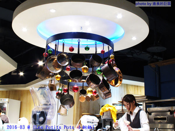 小銅鍋義式餐廳(德安誠品店):(台南。東區美食)『Les Petits Pots 小銅鍋』餐點精緻美味,環境舒適靜謐,讓你享受一段浪漫的好食光。/ 經典甜點(舒芙蕾)給您甜蜜又溫熱的味蕾享受!