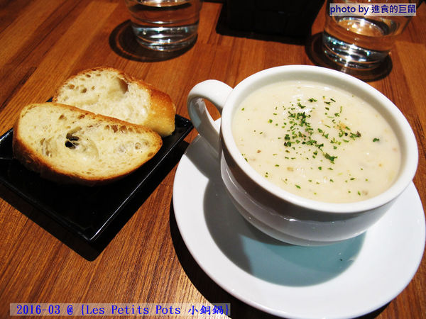 小銅鍋義式餐廳(德安誠品店):(台南。東區美食)『Les Petits Pots 小銅鍋』餐點精緻美味,環境舒適靜謐,讓你享受一段浪漫的好食光。/ 經典甜點(舒芙蕾)給您甜蜜又溫熱的味蕾享受!