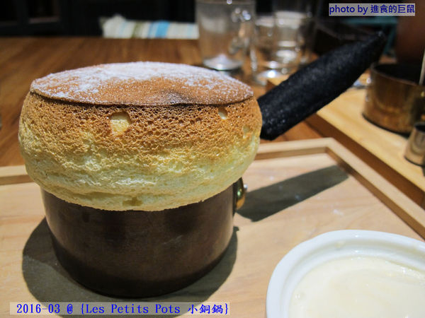 小銅鍋義式餐廳(德安誠品店):(台南。東區美食)『Les Petits Pots 小銅鍋』餐點精緻美味,環境舒適靜謐,讓你享受一段浪漫的好食光。/ 經典甜點(舒芙蕾)給您甜蜜又溫熱的味蕾享受!