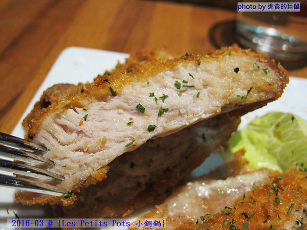 小銅鍋義式餐廳(德安誠品店):(台南。東區美食)『Les Petits Pots 小銅鍋』餐點精緻美味,環境舒適靜謐,讓你享受一段浪漫的好食光。/ 經典甜點(舒芙蕾)給您甜蜜又溫熱的味蕾享受!