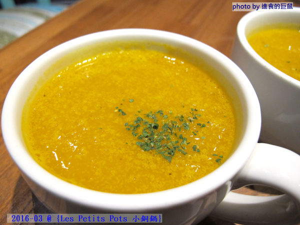 小銅鍋義式餐廳(德安誠品店):(台南。東區美食)『Les Petits Pots 小銅鍋』餐點精緻美味,環境舒適靜謐,讓你享受一段浪漫的好食光。/ 經典甜點(舒芙蕾)給您甜蜜又溫熱的味蕾享受!