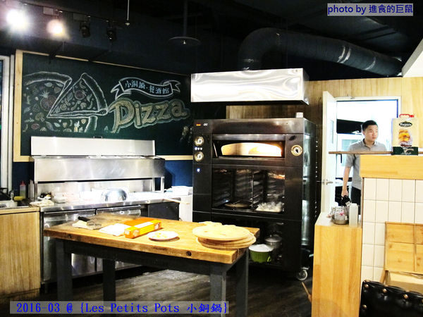 小銅鍋義式餐廳(德安誠品店):(台南。東區美食)『Les Petits Pots 小銅鍋』餐點精緻美味,環境舒適靜謐,讓你享受一段浪漫的好食光。/ 經典甜點(舒芙蕾)給您甜蜜又溫熱的味蕾享受!