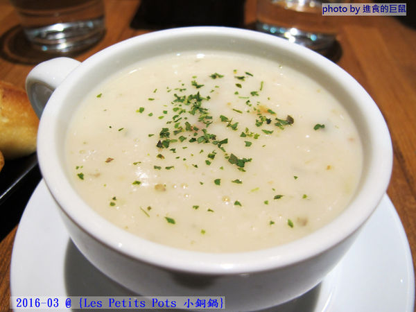 小銅鍋義式餐廳(德安誠品店):(台南。東區美食)『Les Petits Pots 小銅鍋』餐點精緻美味,環境舒適靜謐,讓你享受一段浪漫的好食光。/ 經典甜點(舒芙蕾)給您甜蜜又溫熱的味蕾享受!