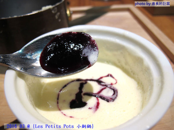 小銅鍋義式餐廳(德安誠品店):(台南。東區美食)『Les Petits Pots 小銅鍋』餐點精緻美味,環境舒適靜謐,讓你享受一段浪漫的好食光。/ 經典甜點(舒芙蕾)給您甜蜜又溫熱的味蕾享受!