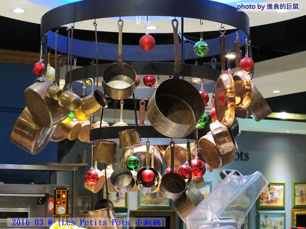 小銅鍋義式餐廳(德安誠品店):(台南。東區美食)『Les Petits Pots 小銅鍋』餐點精緻美味,環境舒適靜謐,讓你享受一段浪漫的好食光。/ 經典甜點(舒芙蕾)給您甜蜜又溫熱的味蕾享受!