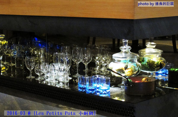 小銅鍋義式餐廳(德安誠品店):(台南。東區美食)『Les Petits Pots 小銅鍋』餐點精緻美味,環境舒適靜謐,讓你享受一段浪漫的好食光。/ 經典甜點(舒芙蕾)給您甜蜜又溫熱的味蕾享受!