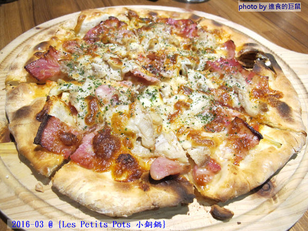 小銅鍋義式餐廳(德安誠品店):(台南。東區美食)『Les Petits Pots 小銅鍋』餐點精緻美味,環境舒適靜謐,讓你享受一段浪漫的好食光。/ 經典甜點(舒芙蕾)給您甜蜜又溫熱的味蕾享受!