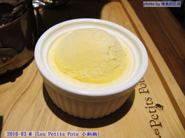 小銅鍋義式餐廳(德安誠品店):(台南。東區美食)『Les Petits Pots 小銅鍋』餐點精緻美味,環境舒適靜謐,讓你享受一段浪漫的好食光。/ 經典甜點(舒芙蕾)給您甜蜜又溫熱的味蕾享受!