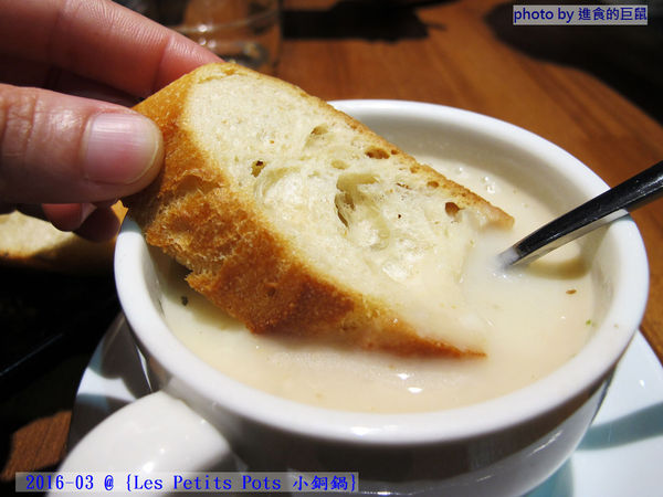 小銅鍋義式餐廳(德安誠品店):(台南。東區美食)『Les Petits Pots 小銅鍋』餐點精緻美味,環境舒適靜謐,讓你享受一段浪漫的好食光。/ 經典甜點(舒芙蕾)給您甜蜜又溫熱的味蕾享受!
