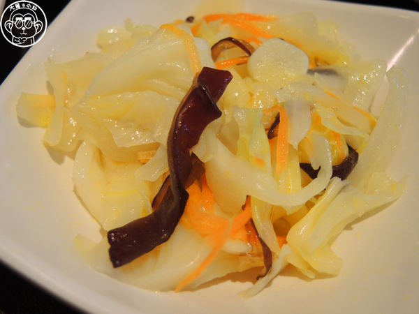 花蓮阿桂油飯(嚴玉桂食堂)：呷飽祙【花蓮･阿桂油飯】懷舊店面裡吃油飯配麵線