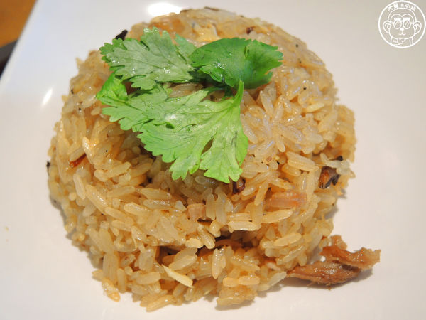 花蓮阿桂油飯(嚴玉桂食堂)：呷飽祙【花蓮･阿桂油飯】懷舊店面裡吃油飯配麵線