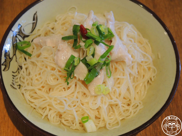 花蓮阿桂油飯(嚴玉桂食堂)：呷飽祙【花蓮･阿桂油飯】懷舊店面裡吃油飯配麵線