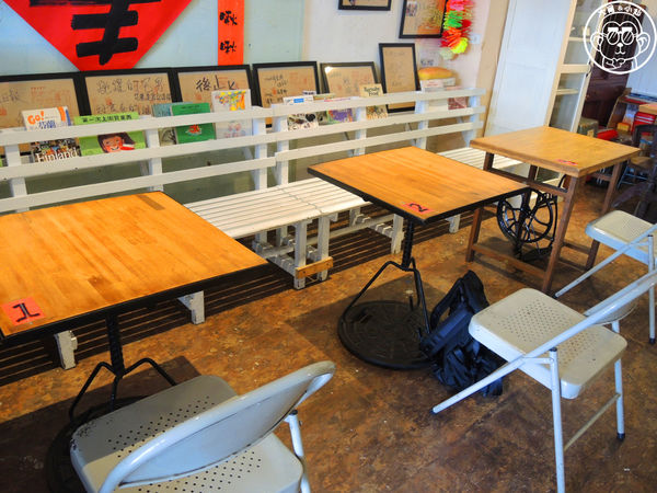 花蓮阿桂油飯(嚴玉桂食堂)：呷飽祙【花蓮･阿桂油飯】懷舊店面裡吃油飯配麵線