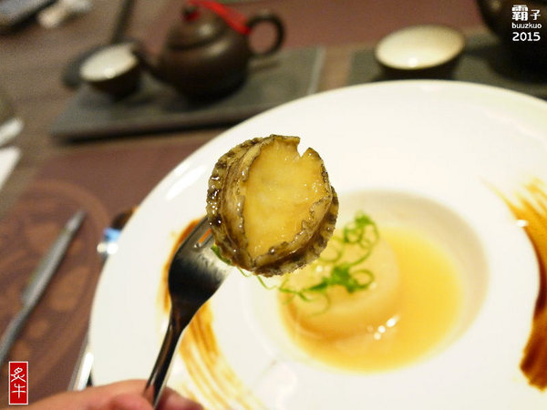 炙牛食創堂Flaming Bull:炙牛食創堂,一碗麵裡有炙燒肉片還有軟嫩的牛肉塊,雙重享受的牛肉麵!