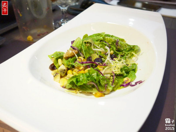 炙牛食創堂Flaming Bull:炙牛食創堂,一碗麵裡有炙燒肉片還有軟嫩的牛肉塊,雙重享受的牛肉麵!