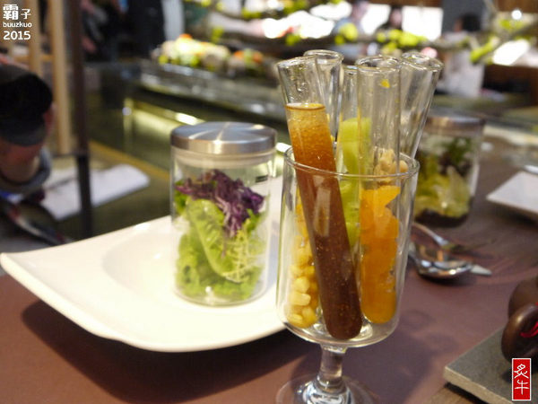 炙牛食創堂Flaming Bull:炙牛食創堂,一碗麵裡有炙燒肉片還有軟嫩的牛肉塊,雙重享受的牛肉麵!